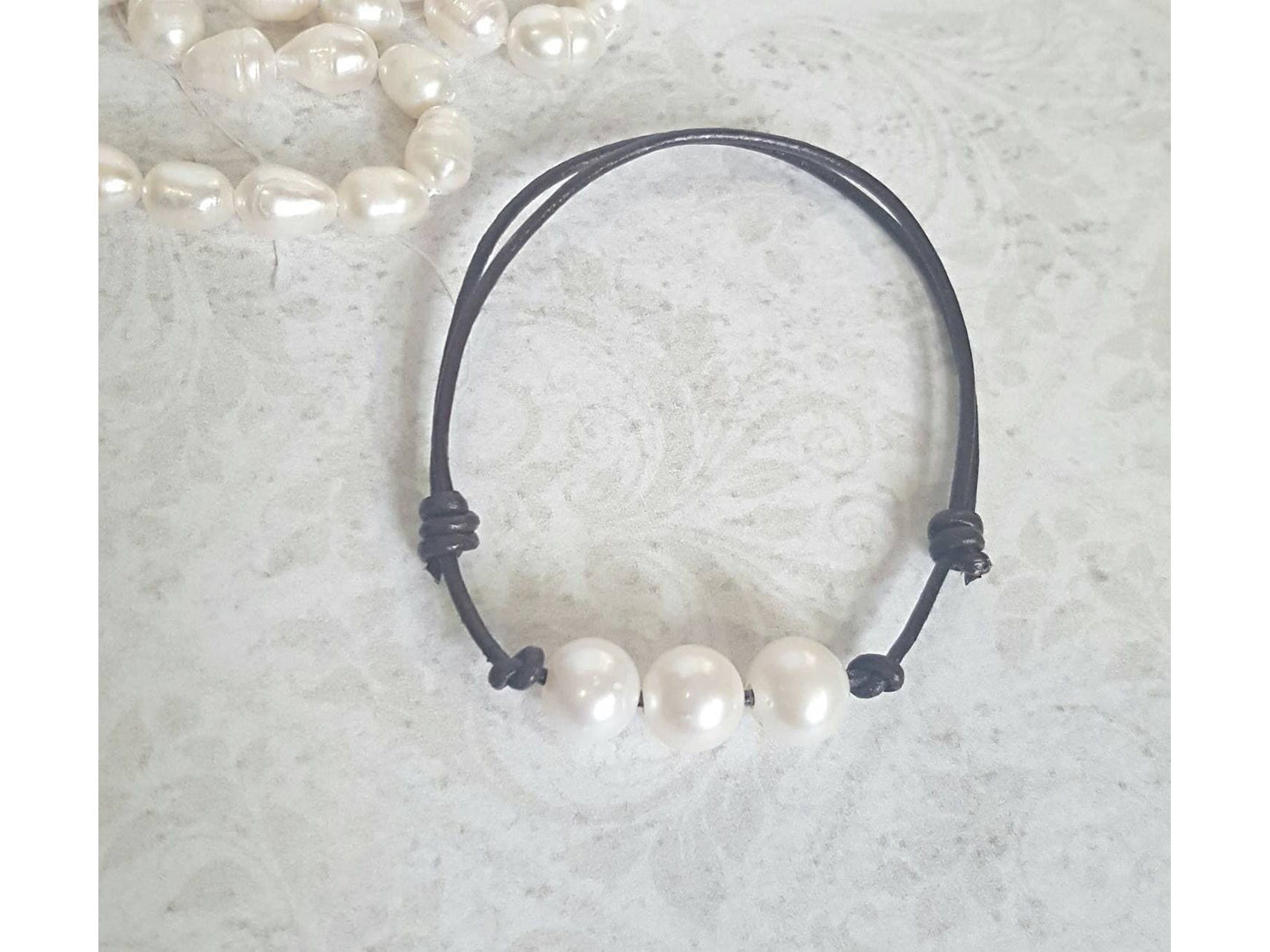 Unisex Pearl leather bracelet, 3rd anniversary gift of Leather, Sliding knot bracelet