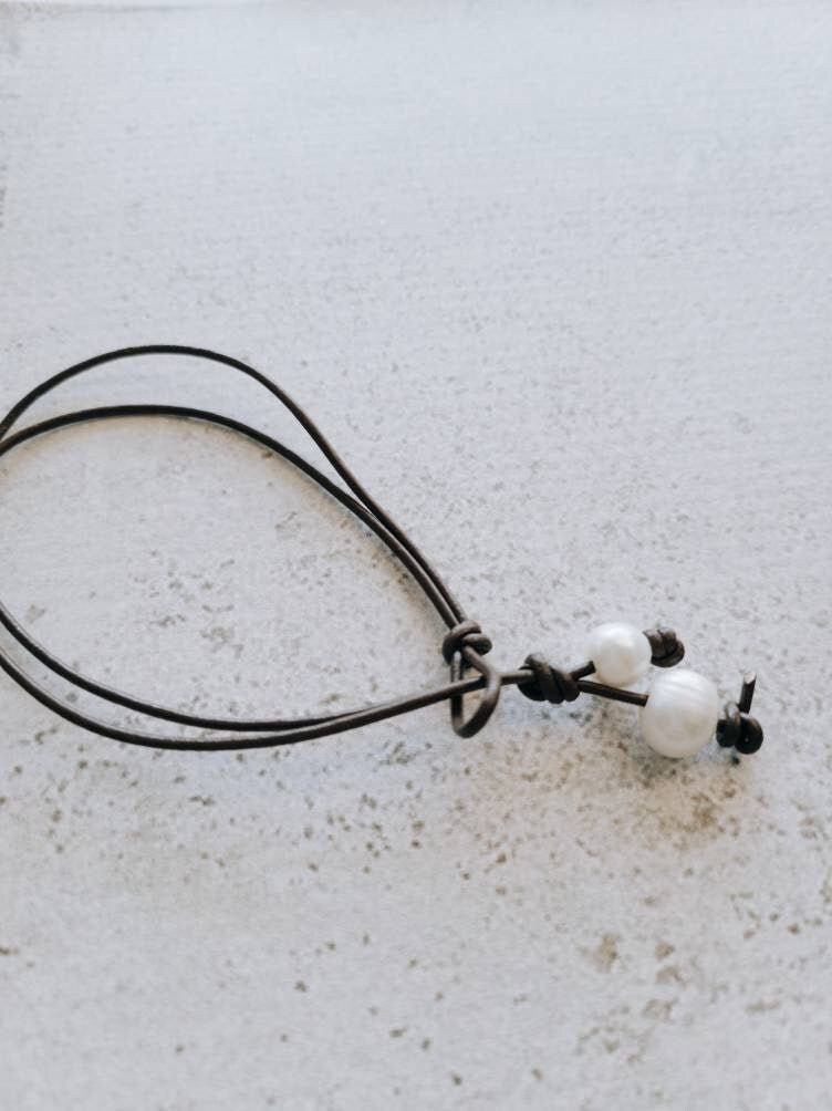 Leather pearl anklet, bohemian ankle bracelet, 3rd anniversary gift for wife, summer beach jewelry