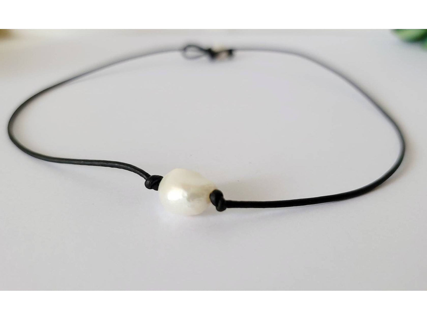 White Freshwater Pearl leather necklace,