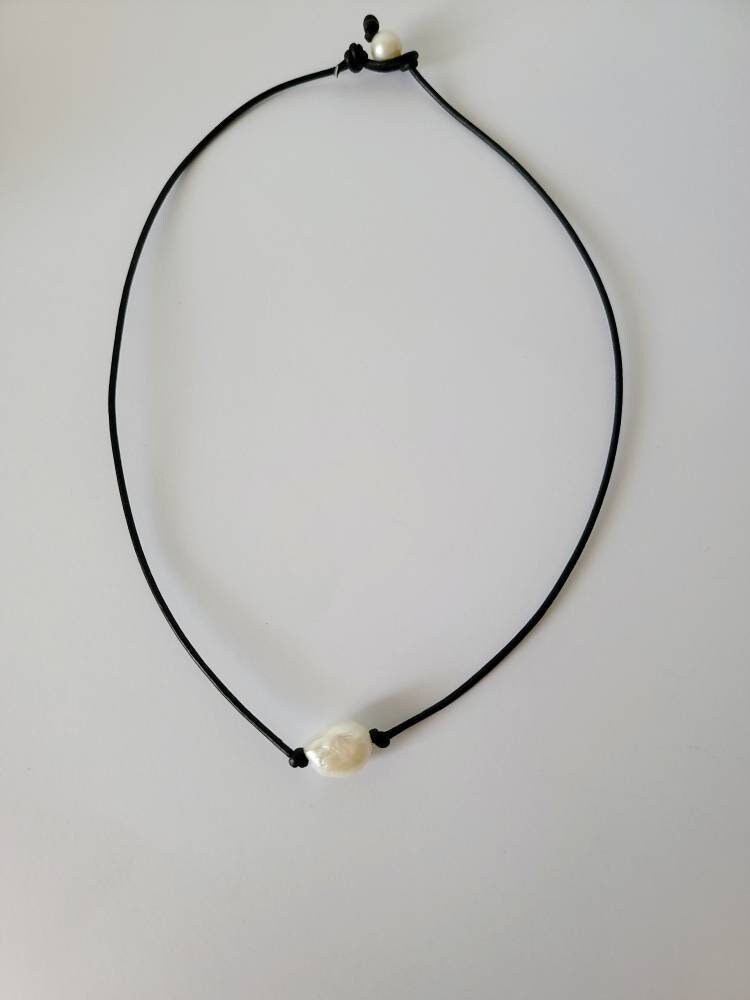 White Freshwater Pearl leather necklace,