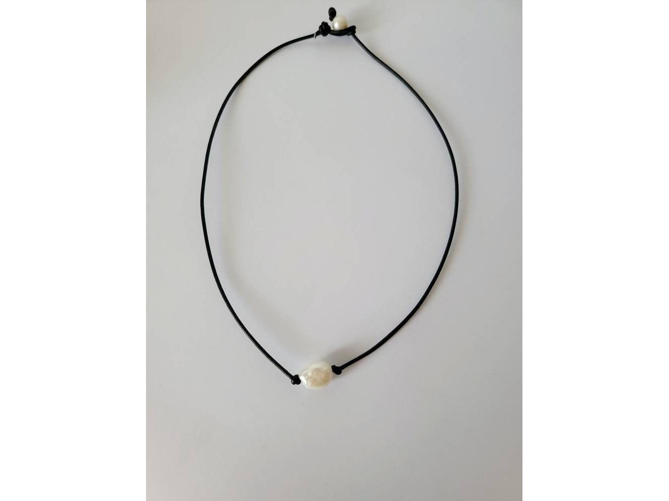 White Freshwater Pearl leather necklace,