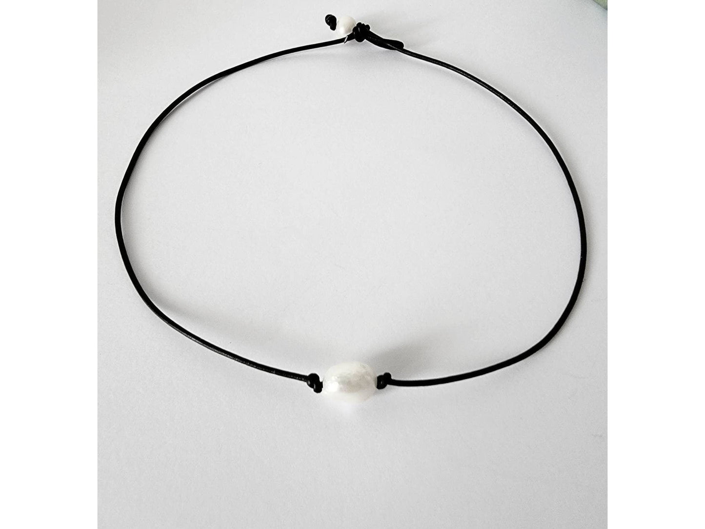 White Freshwater Pearl leather necklace,