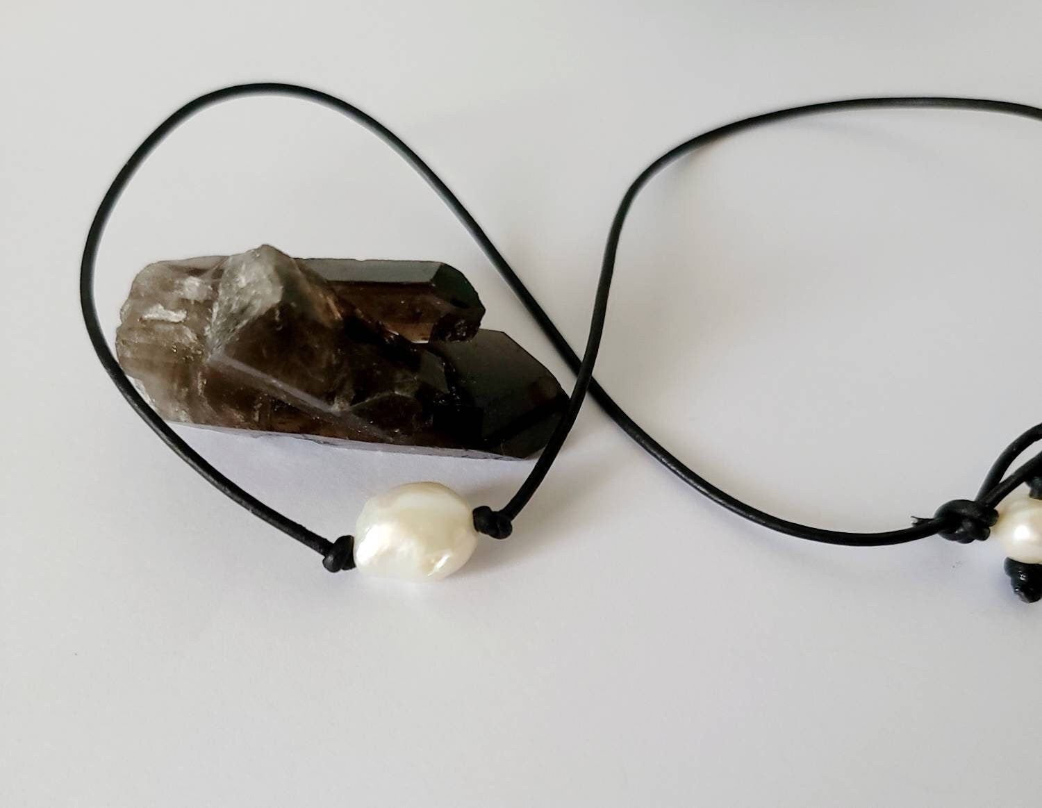White Freshwater Pearl leather necklace,