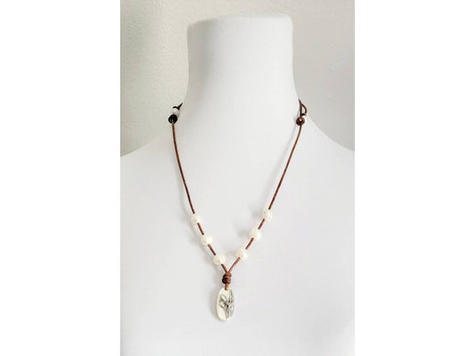 Iris pendant leather pearl necklace