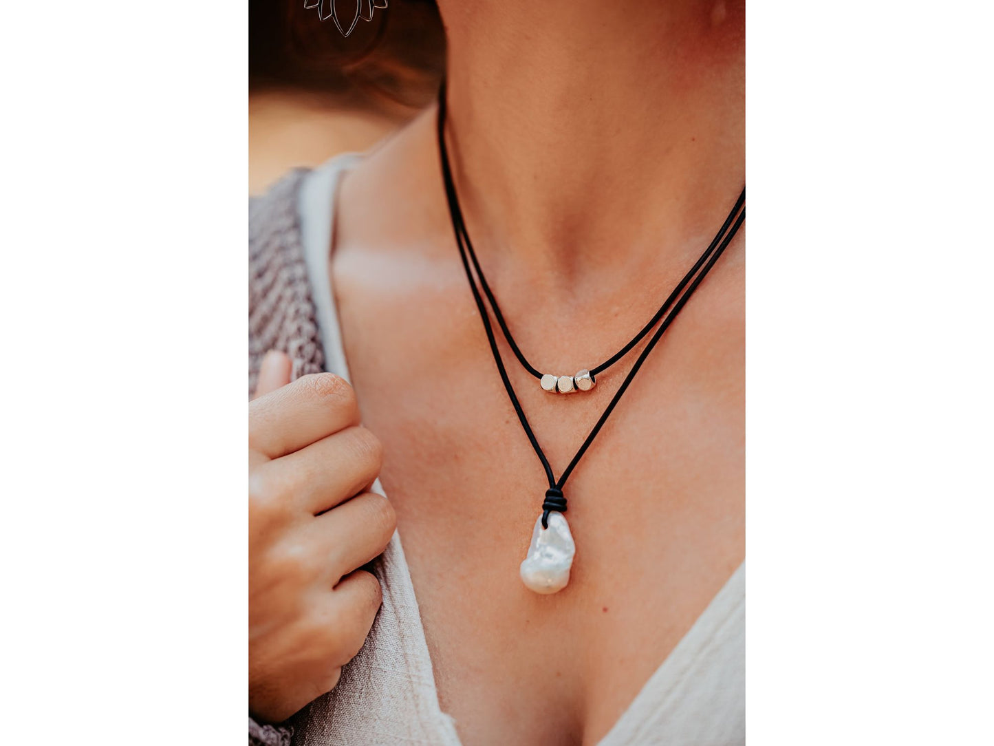 Flame ball White Pearl Leather necklace