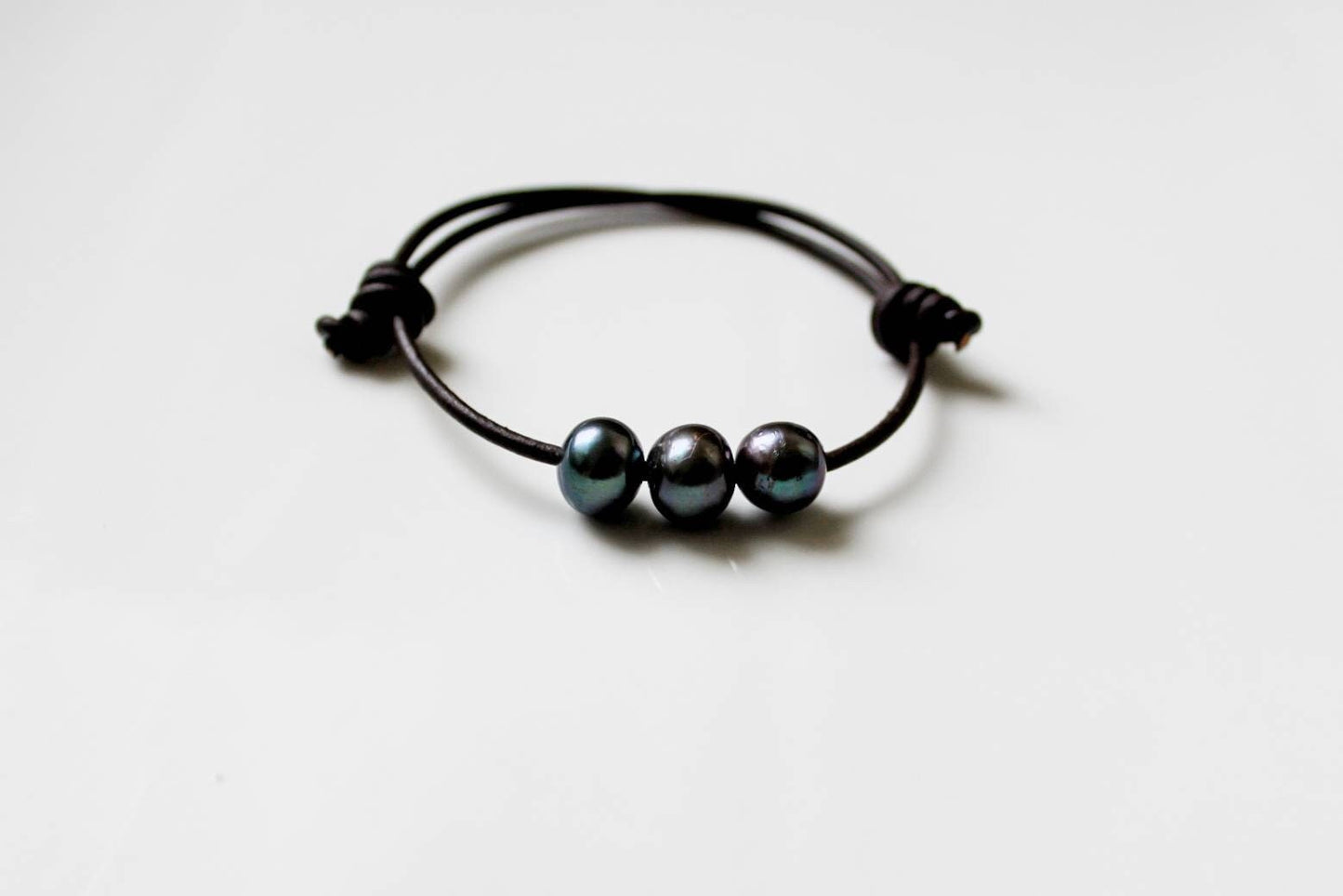 Unisex Pearl leather bracelet, 3rd anniversary gift of Leather, Sliding knot bracelet