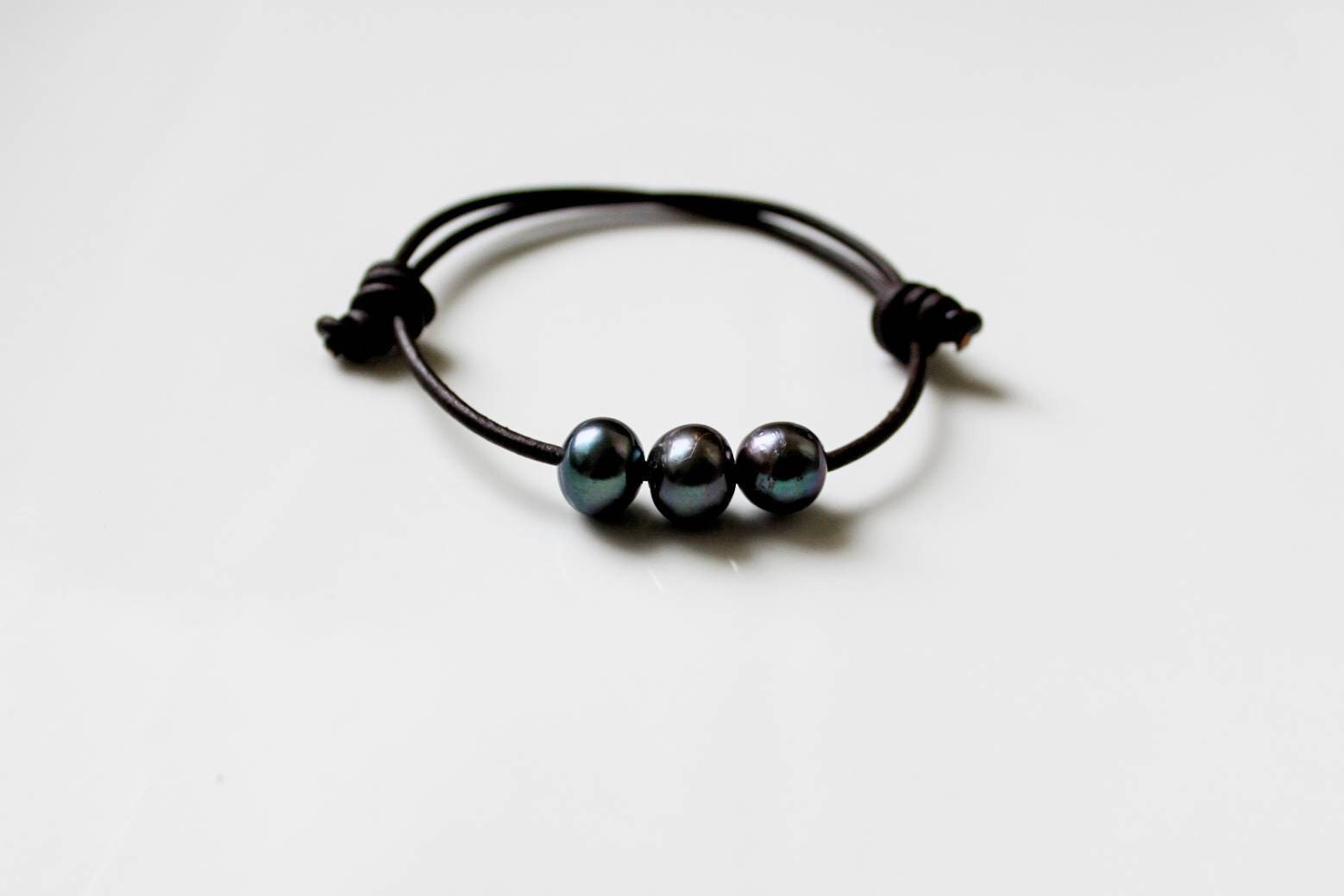 Unisex Pearl leather bracelet, 3rd anniversary gift of Leather, Sliding knot bracelet