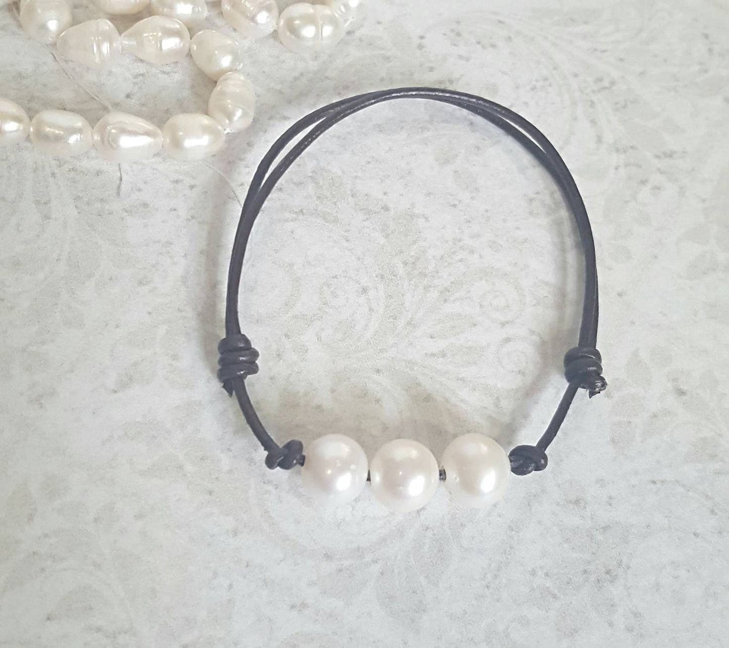 Unisex Pearl leather bracelet, 3rd anniversary gift of Leather, Sliding knot bracelet