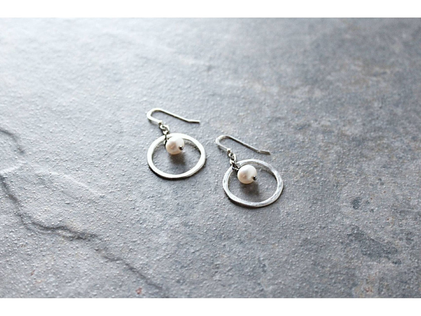 Hoop earrings with pearl charm, Hammered hoop earrings, Pearl earrings