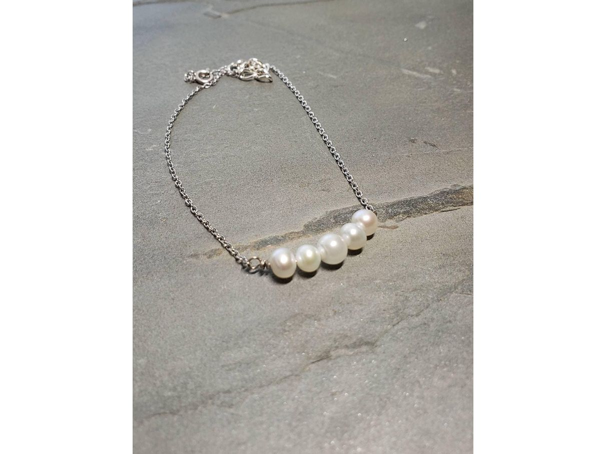 Dainty silver anklet with white pearls, Bridal ankle bracelet