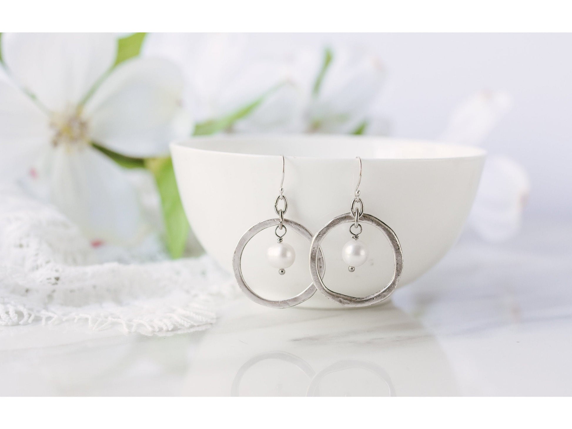 Freshwater Pearl wedding earrings, Bridesmaid earrings, set of 2,silver hoop earrings,