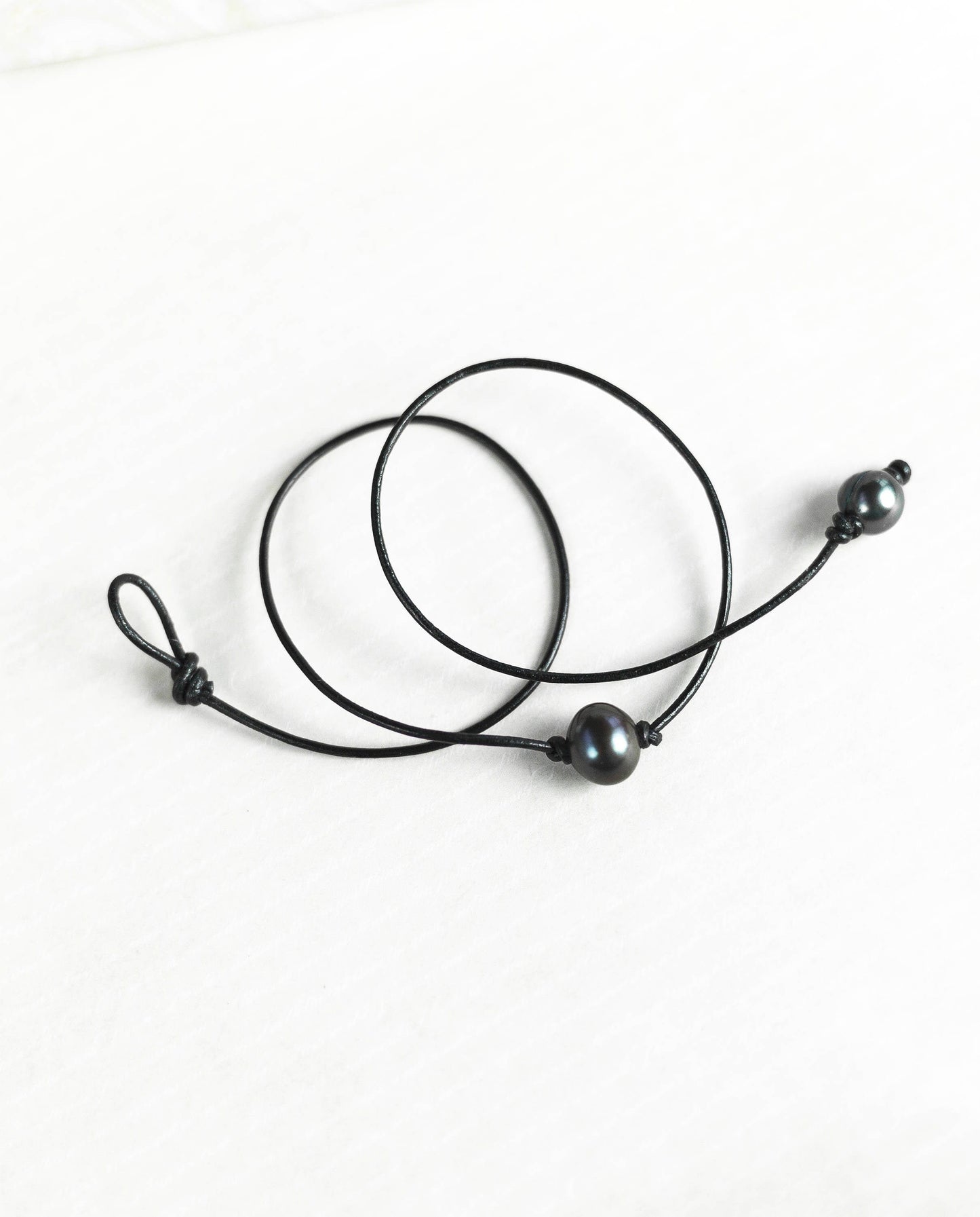 Women's Single Pearl Choker, Unisex white or black pearl necklace, June Birthstone jewelry