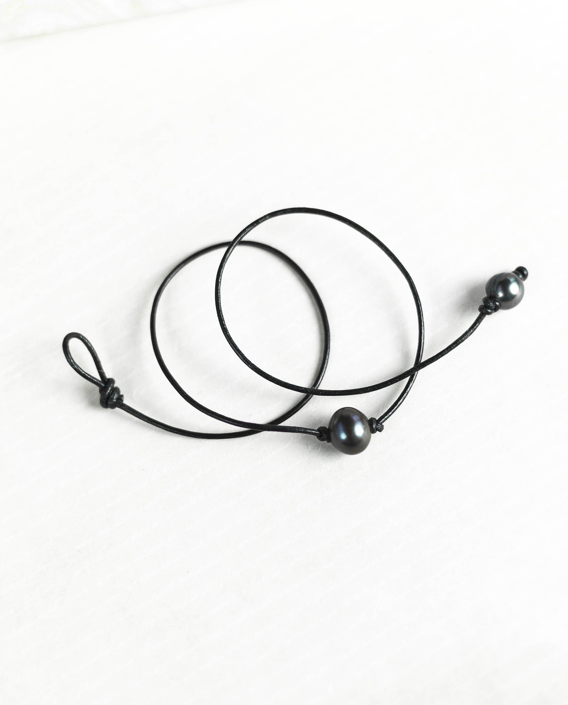 Women's Single Pearl Choker, Unisex white or black pearl necklace, June Birthstone jewelry