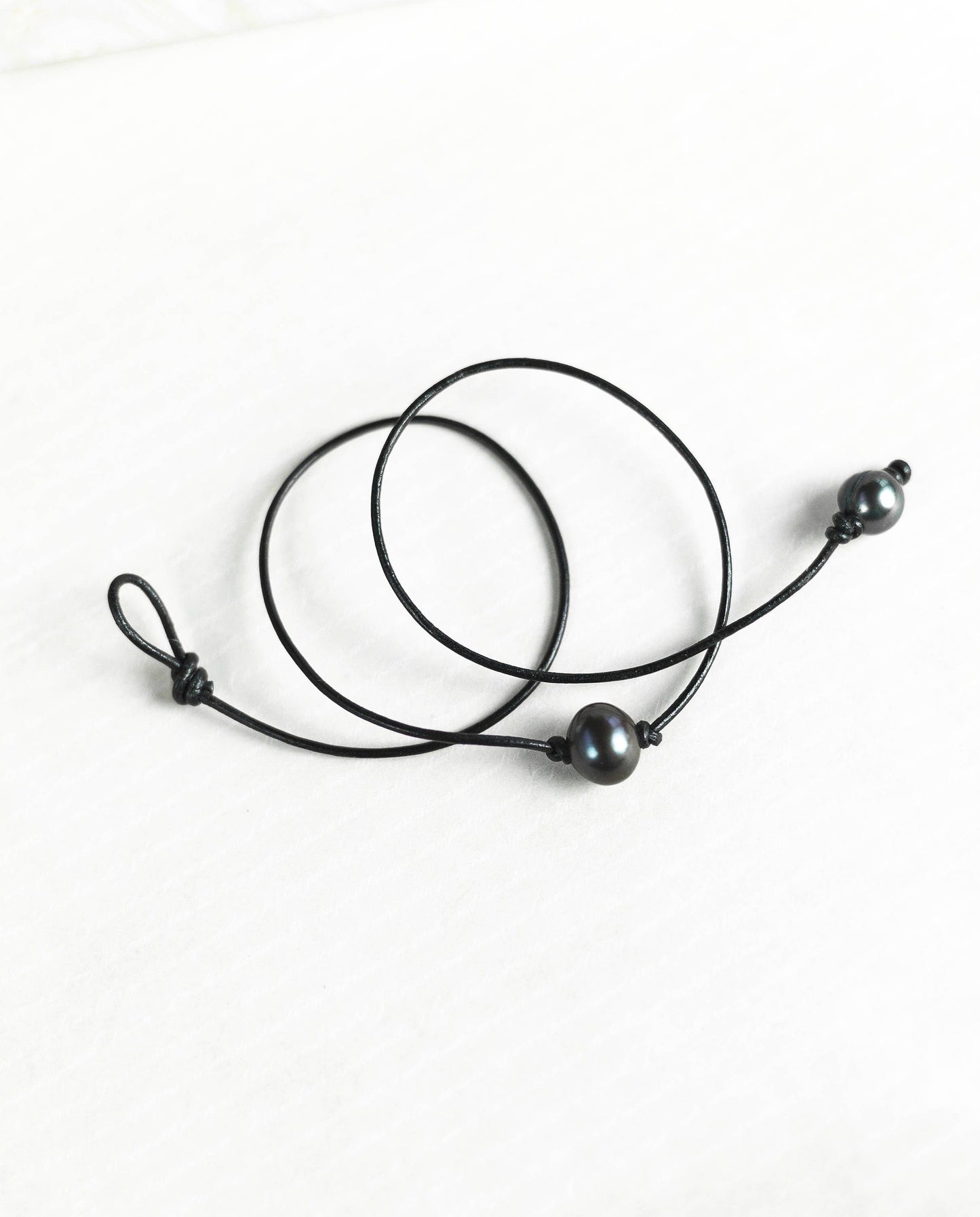 Women's Single Pearl Choker, Unisex white or black pearl necklace, June Birthstone jewelry