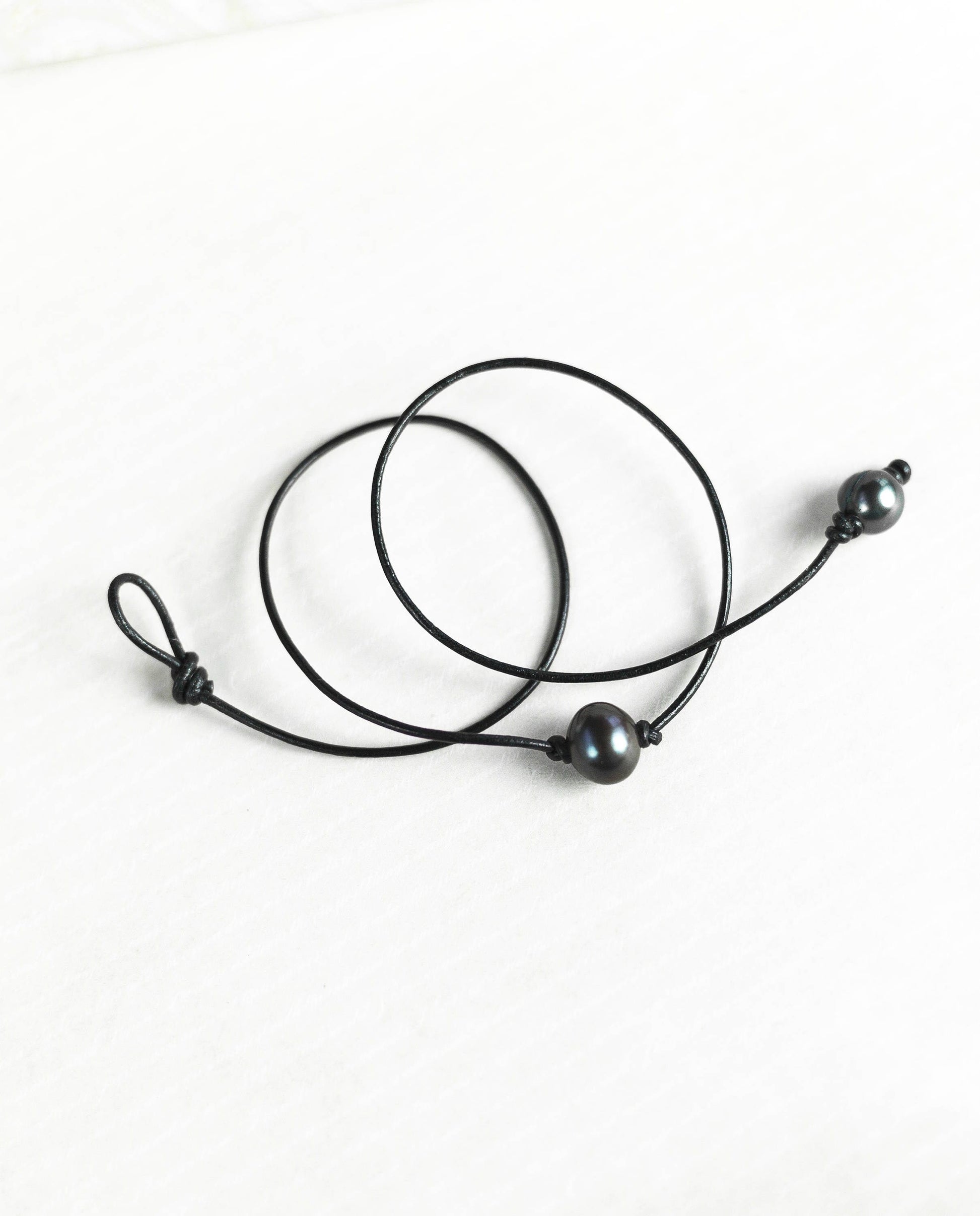 Women's Single Pearl Choker, Unisex white or black pearl necklace, June Birthstone jewelry