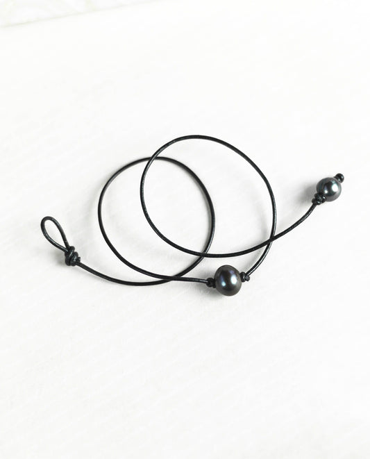 Women's Single Pearl Choker, Unisex white or black pearl necklace, June Birthstone jewelry