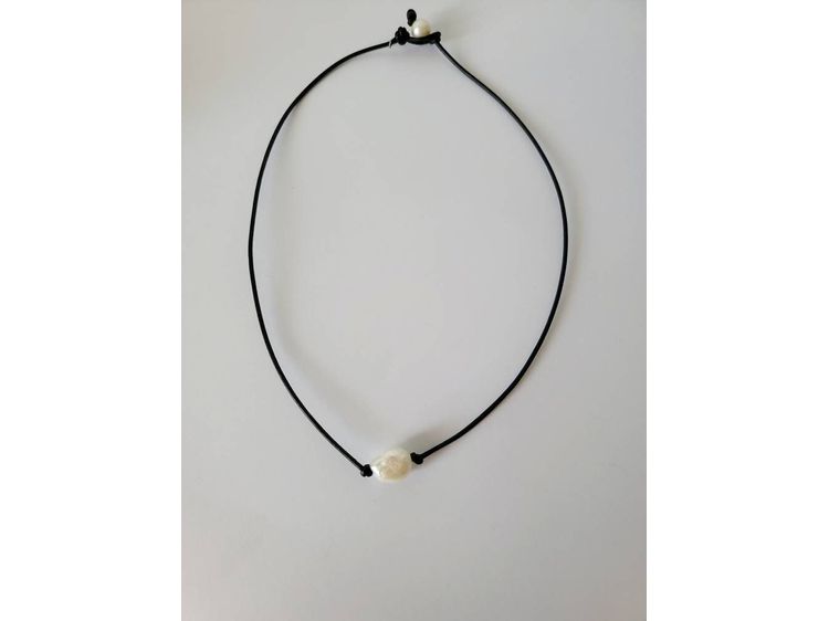 White Freshwater Pearl leather necklace,