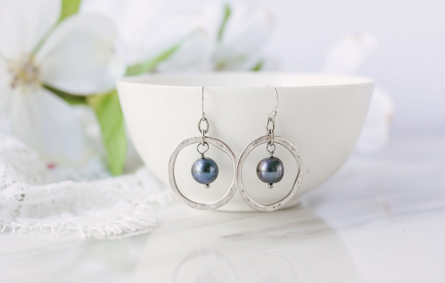 Hoop earrings with pearl charm, Hammered hoop earrings, Pearl earrings