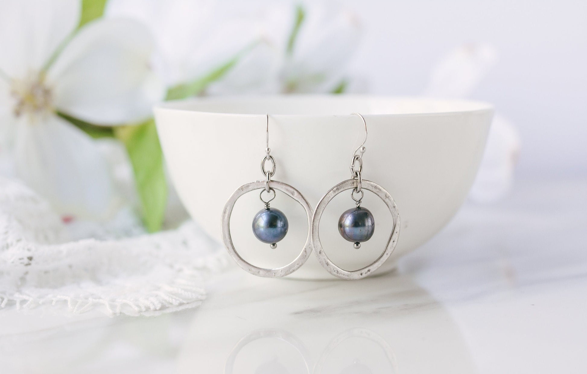 Hoop earrings with pearl charm, Hammered hoop earrings, Pearl earrings