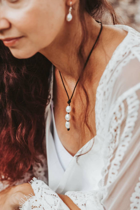 Leather Pearl lariat Y necklace, 3rd Anniversary gift for wife, June Birthstone jewelry