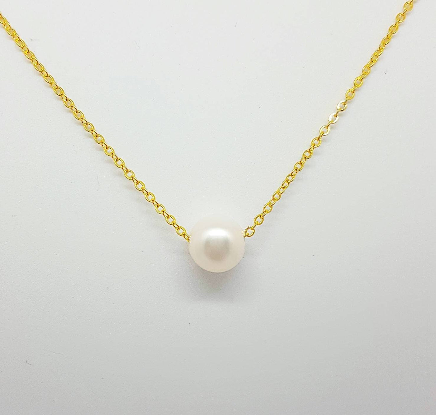 Pearl Bridesmaid jewelry - floating 10 mm white pearl chain necklace, delicate dainty choker
