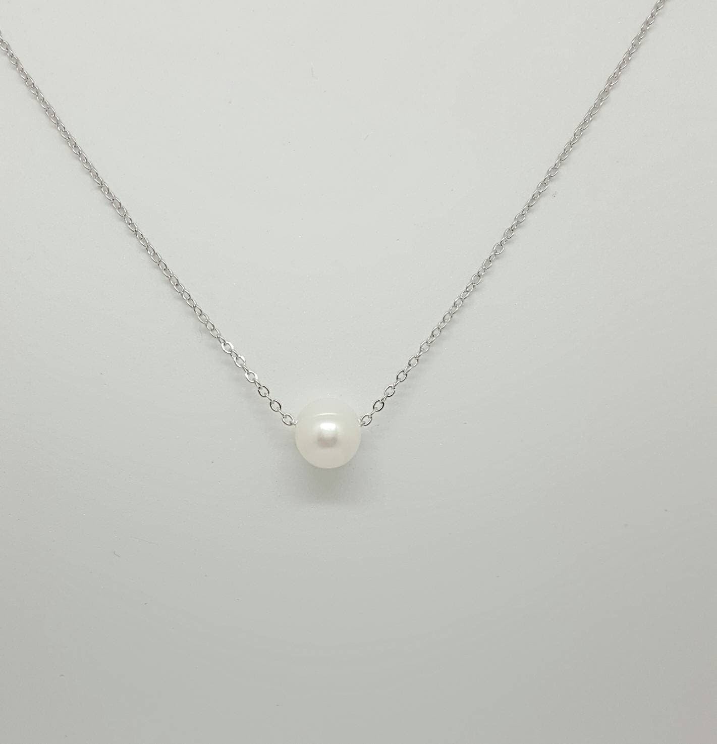 Pearl Bridesmaid jewelry - floating 10 mm white pearl chain necklace, delicate dainty choker