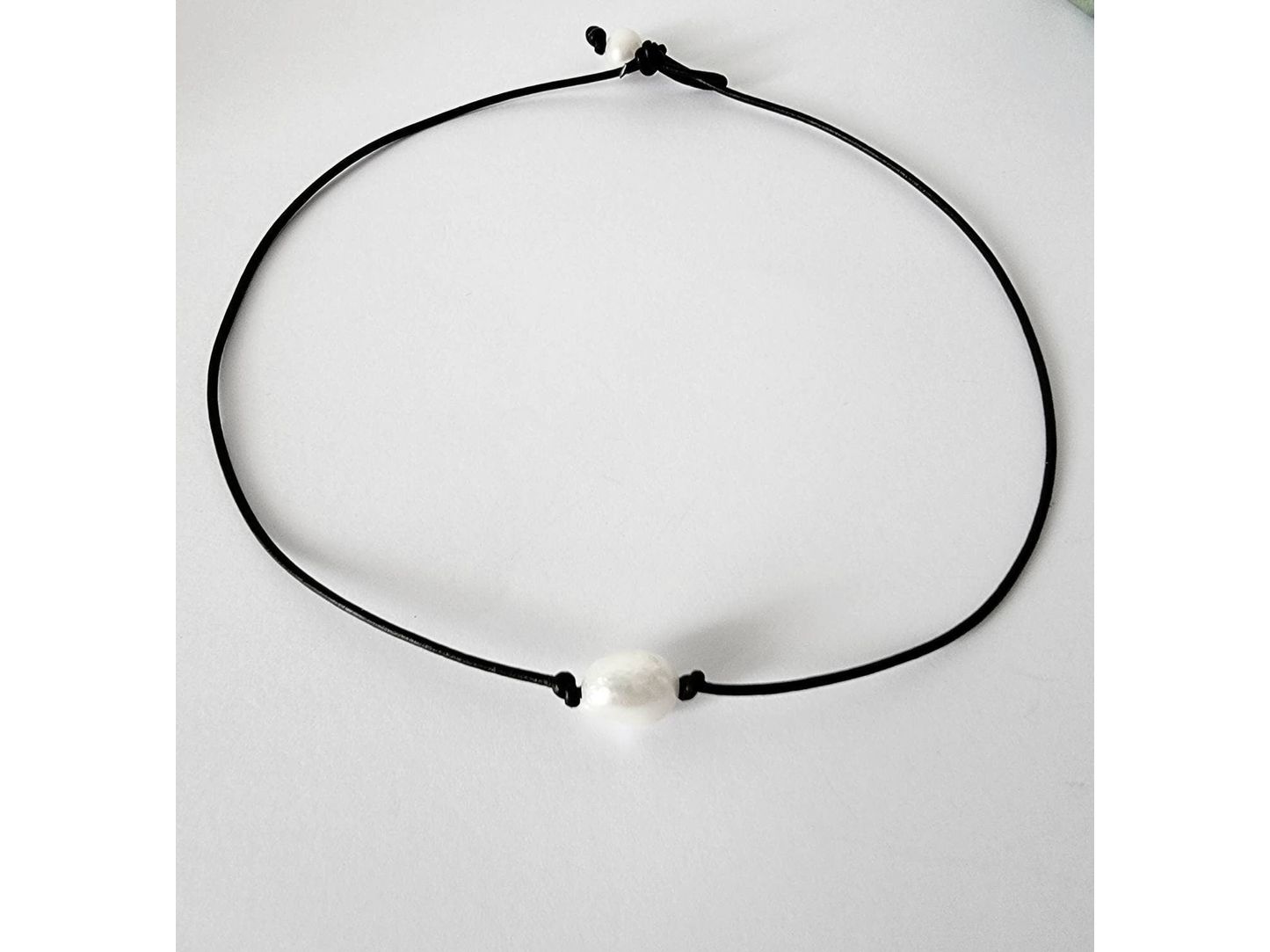 White Freshwater Pearl leather necklace,