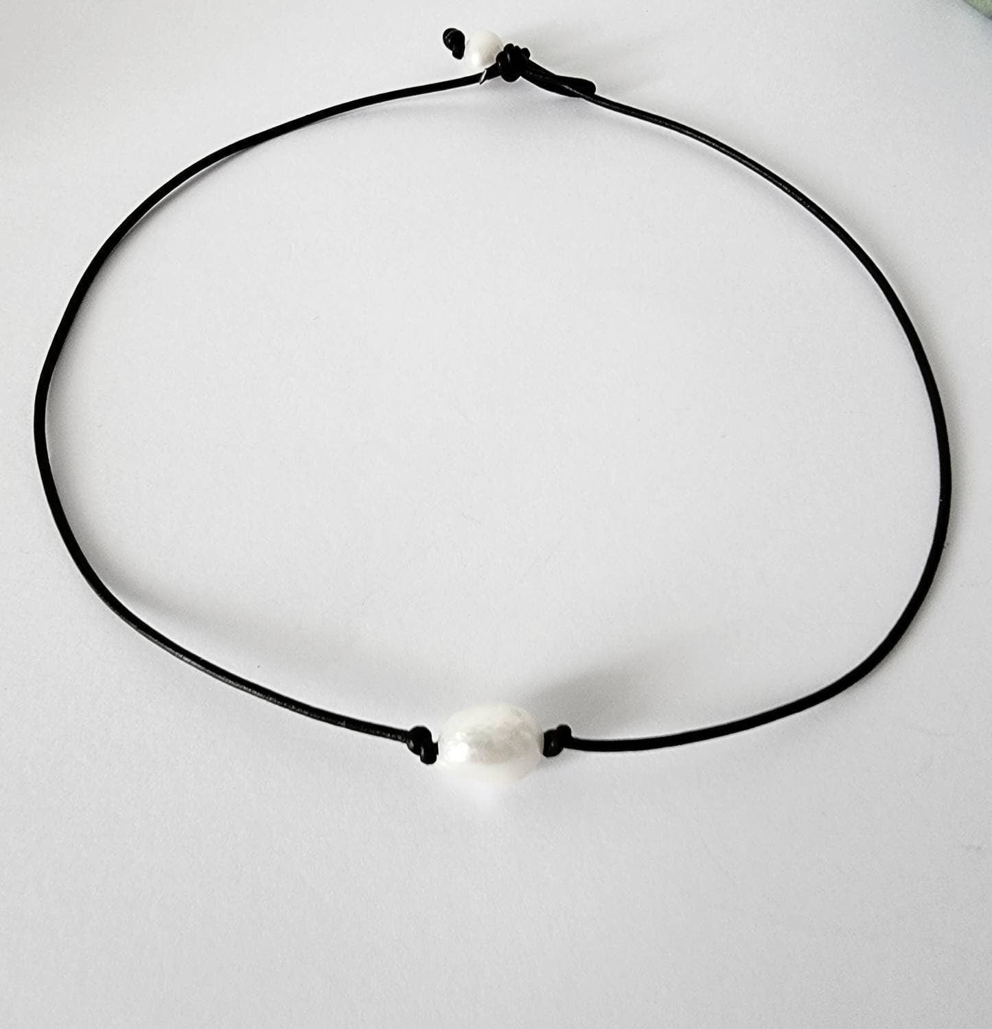 White Freshwater Pearl leather necklace,