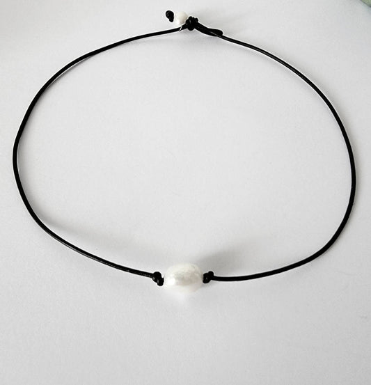 White Freshwater Pearl leather necklace,