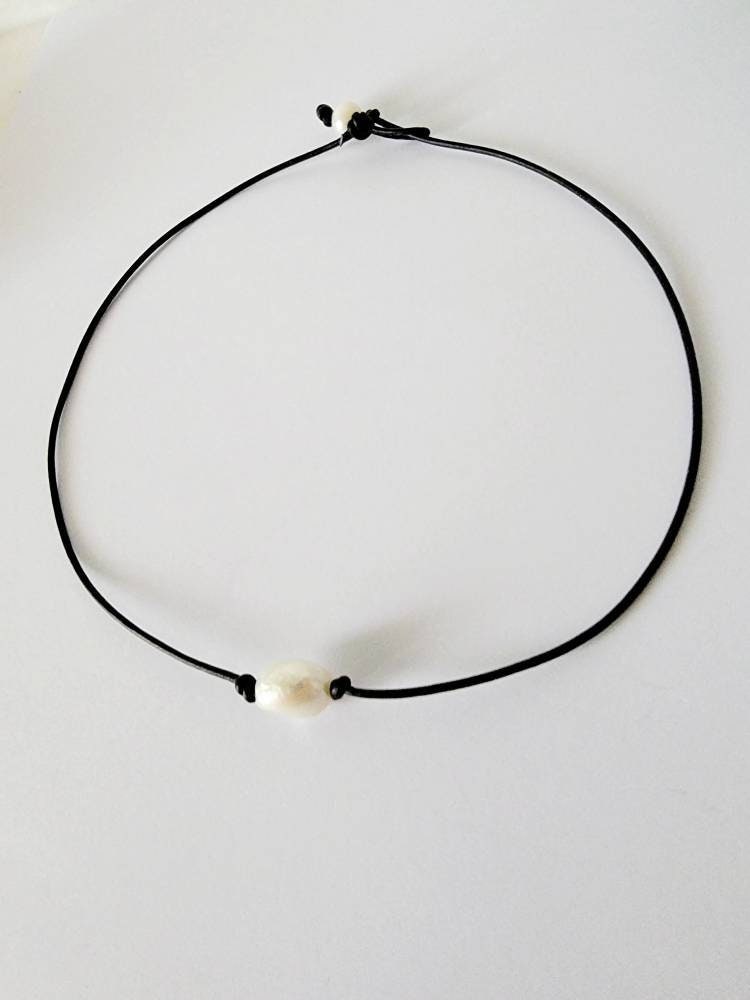 White Freshwater Pearl leather necklace,