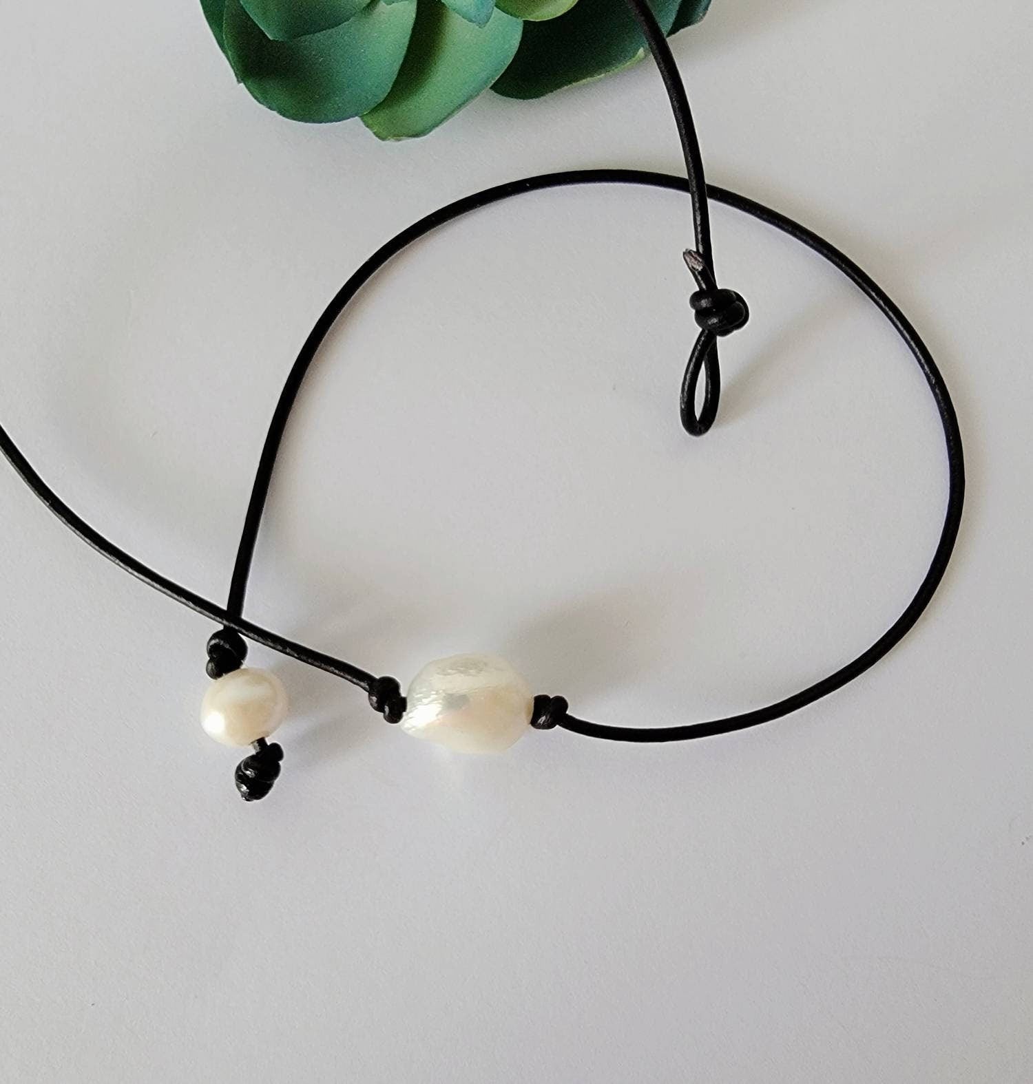 White Freshwater Pearl leather necklace,