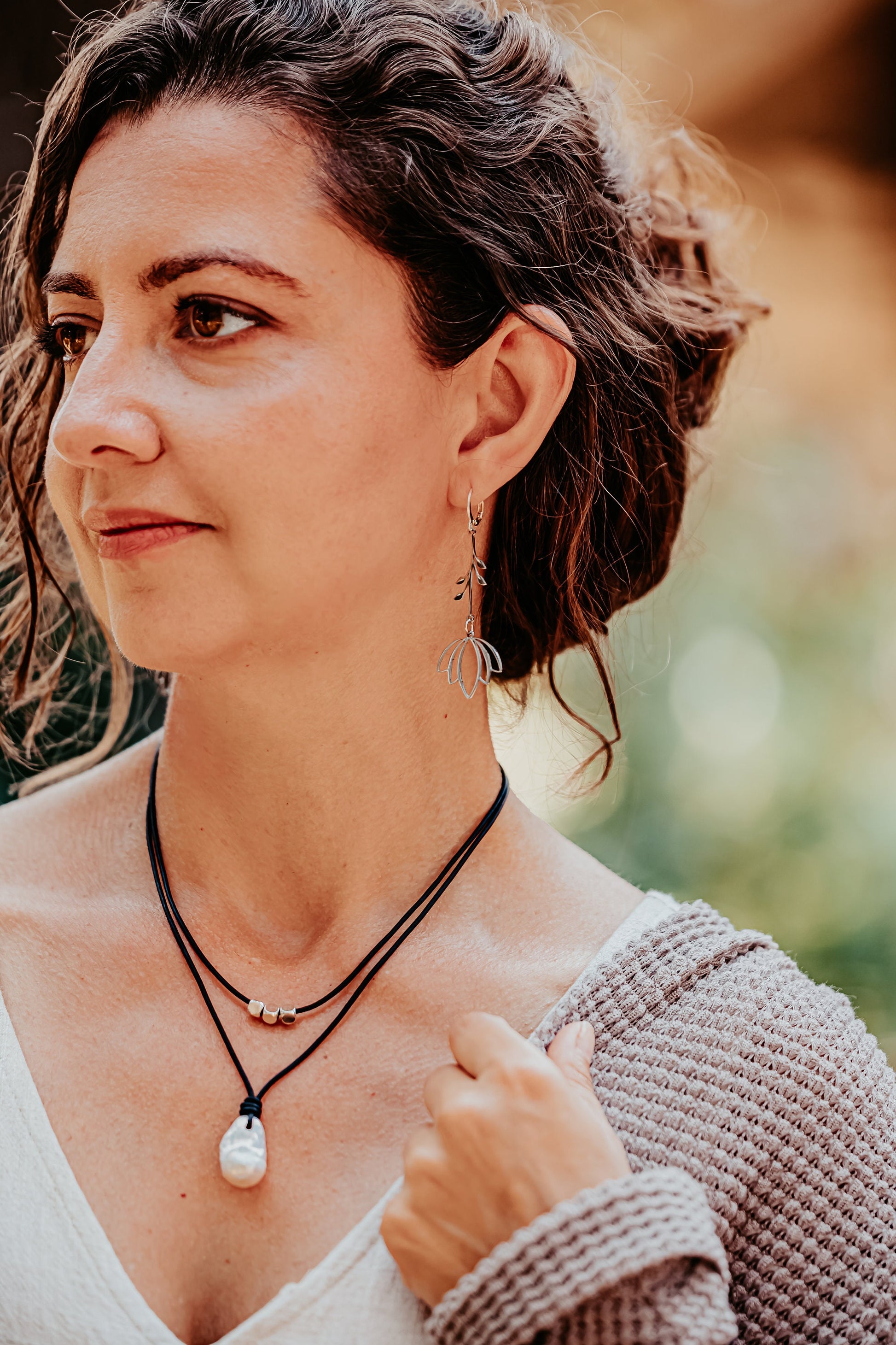 Flame ball White Pearl Leather necklace