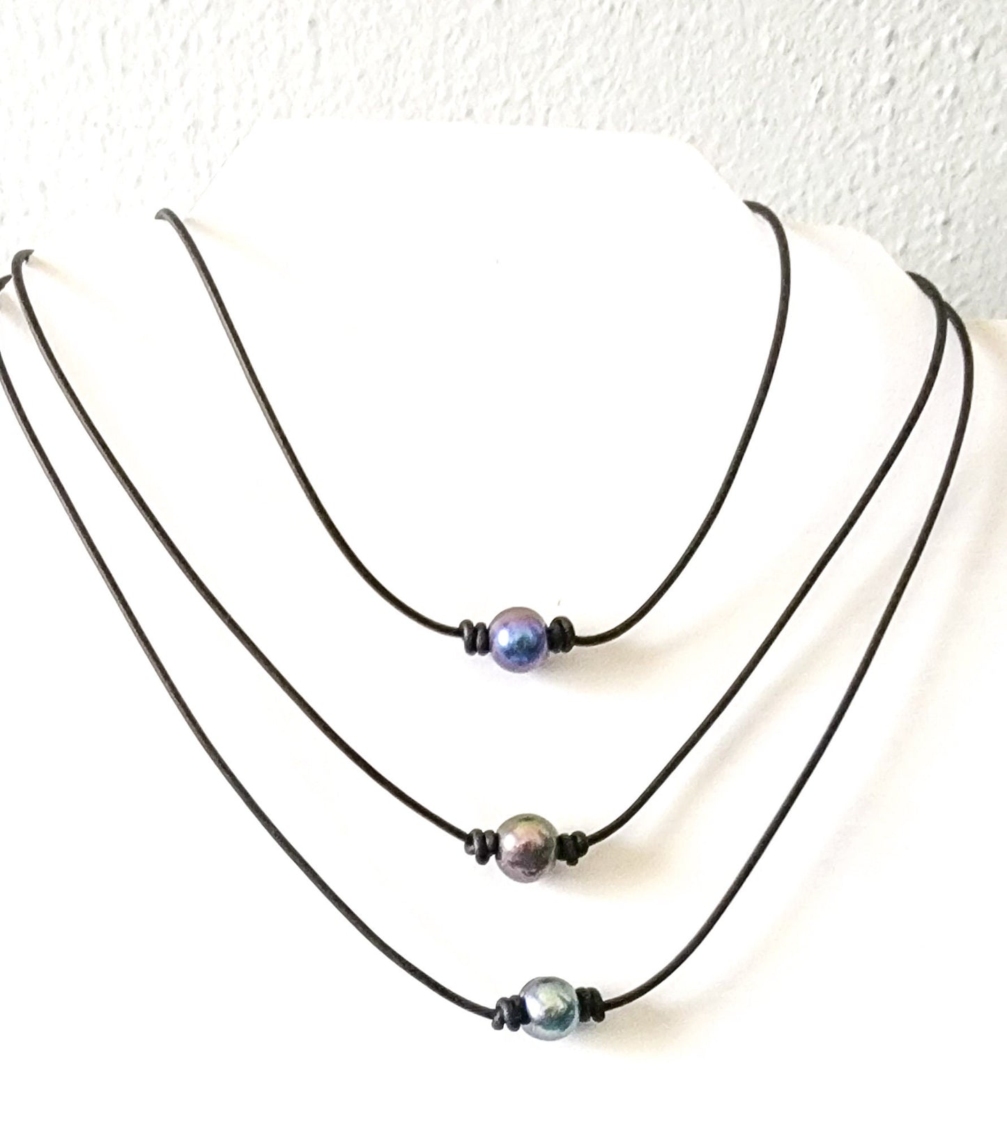 Women's Single Pearl Choker, Unisex white or black pearl necklace, June Birthstone jewelry